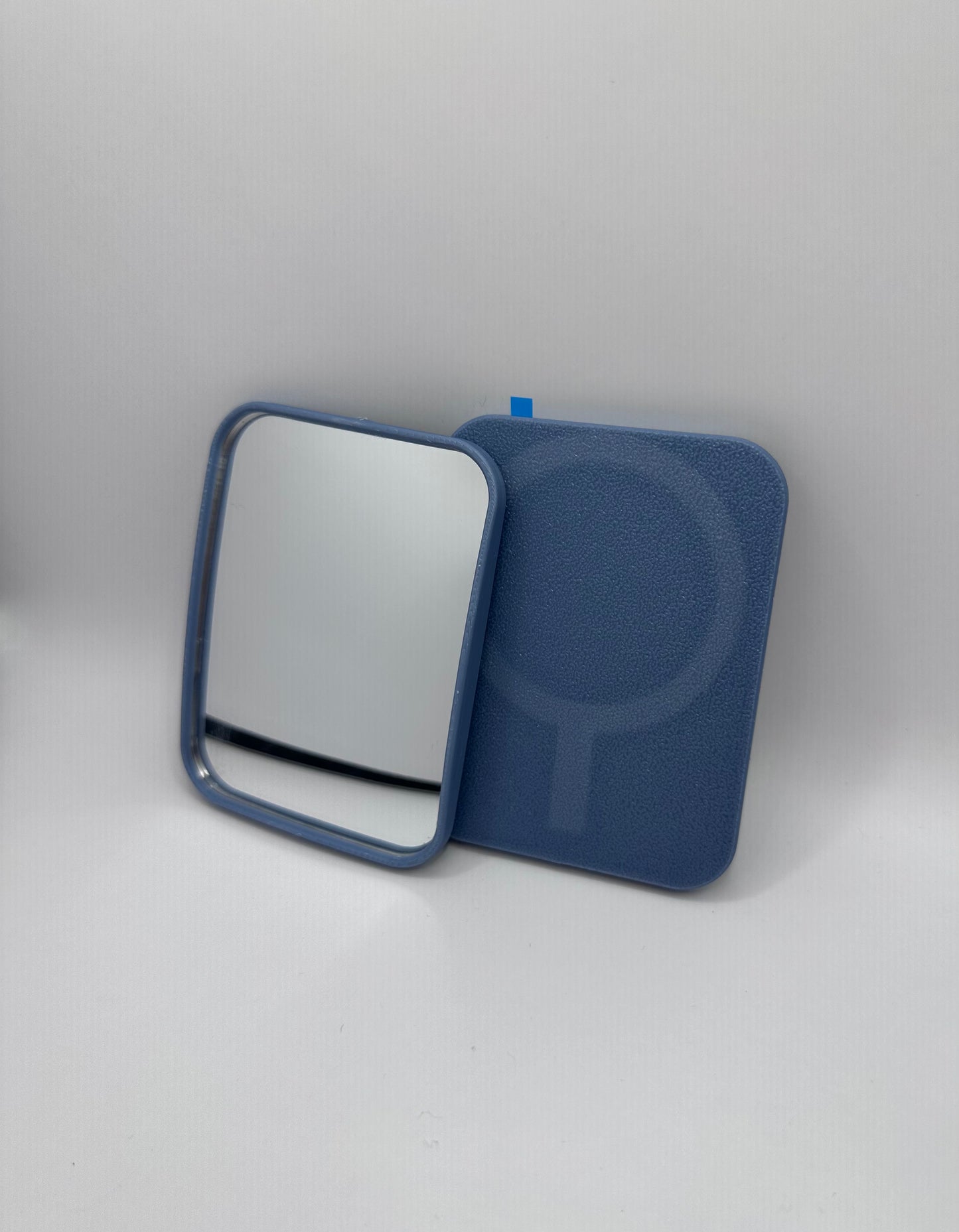 SelfieMirror Magsafe für iPhone: Einfach magnetisch - perfekte Selfies mit deiner Rückkamera machen, dank konvexer Form alles im Blick!