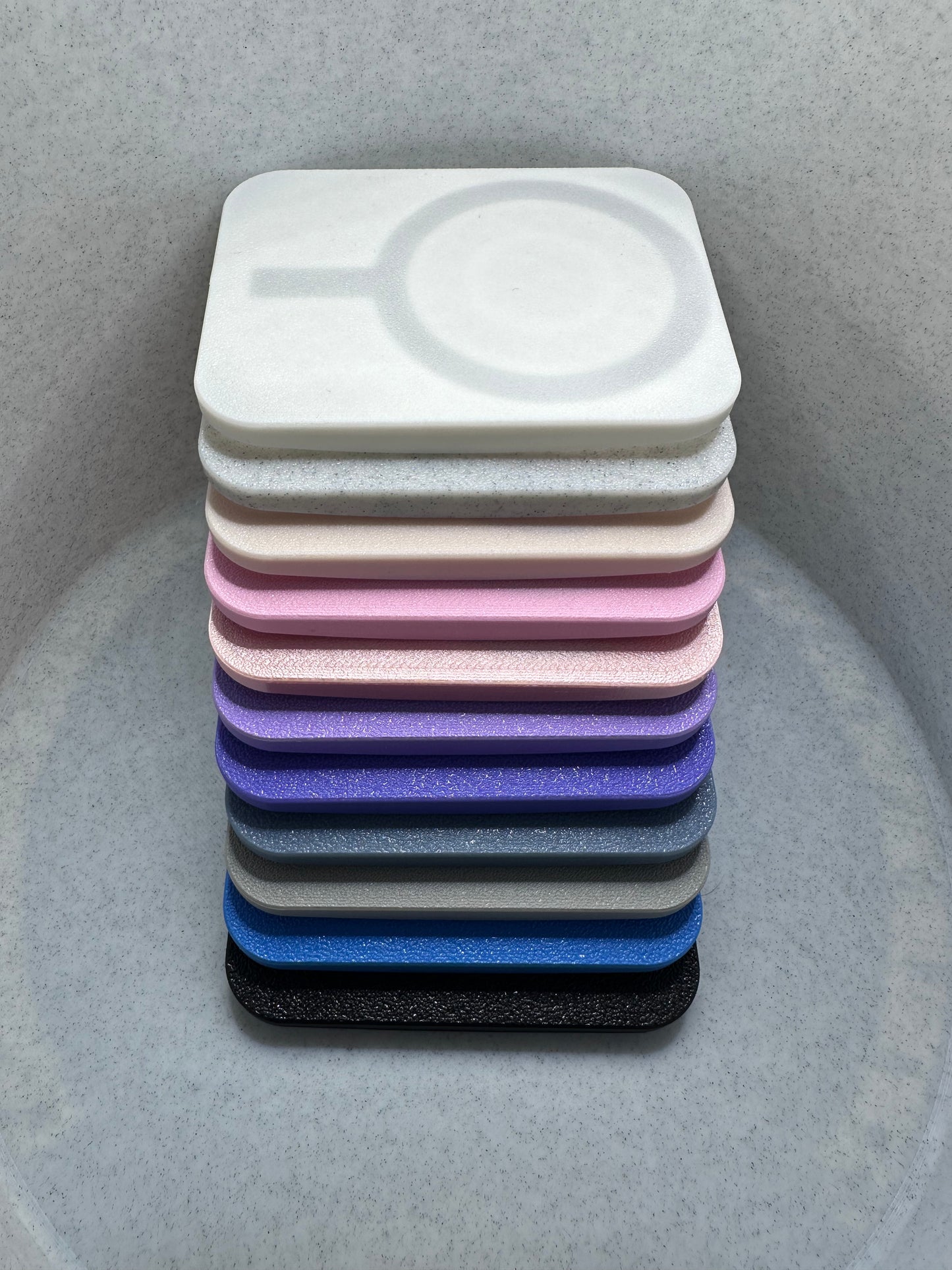 SelfieMirror Magsafe für iPhone: Einfach magnetisch - perfekte Selfies mit deiner Rückkamera machen, dank konvexer Form alles im Blick!