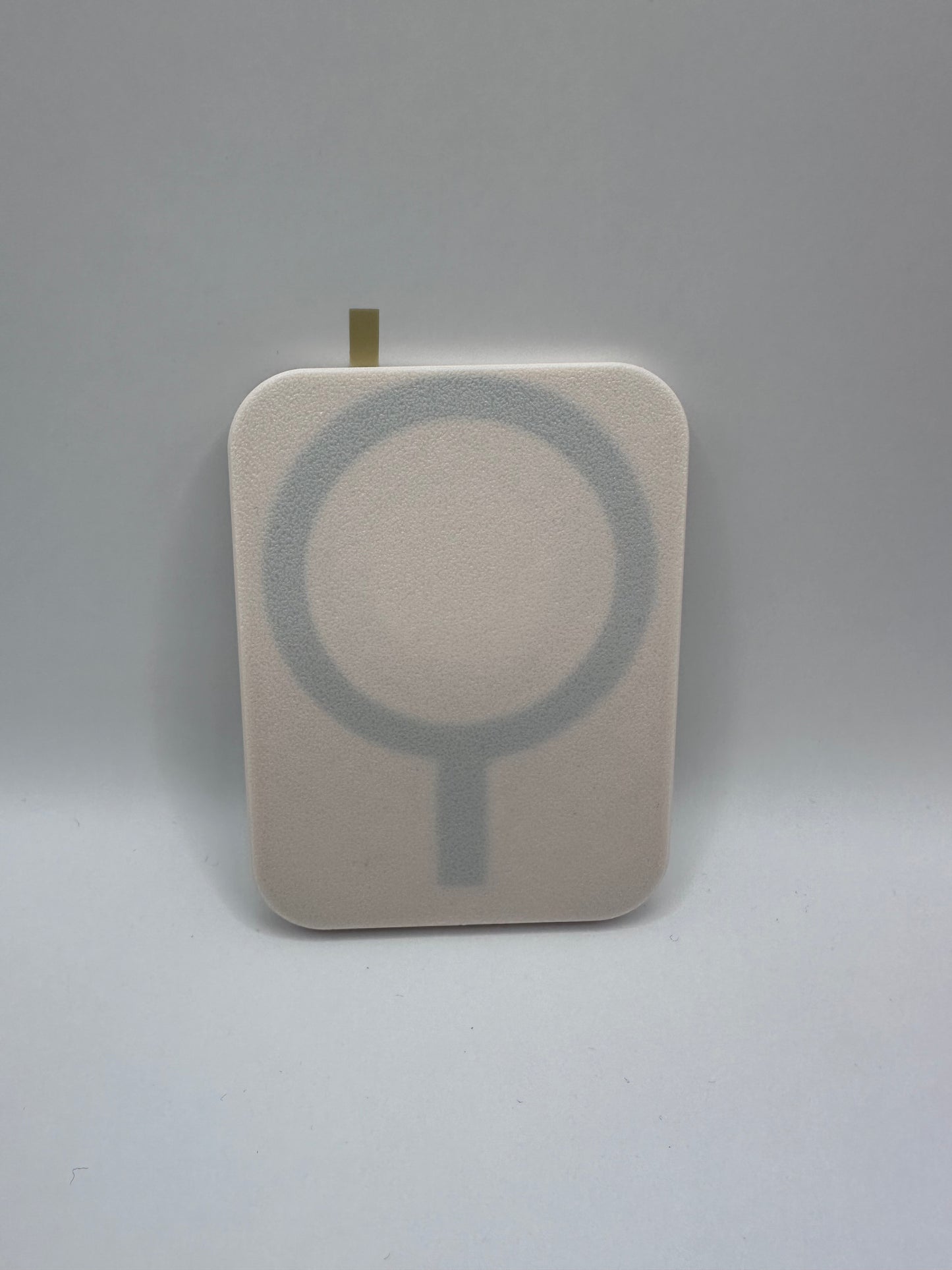 SelfieMirror Magsafe für iPhone: Einfach magnetisch - perfekte Selfies mit deiner Rückkamera machen, dank konvexer Form alles im Blick!