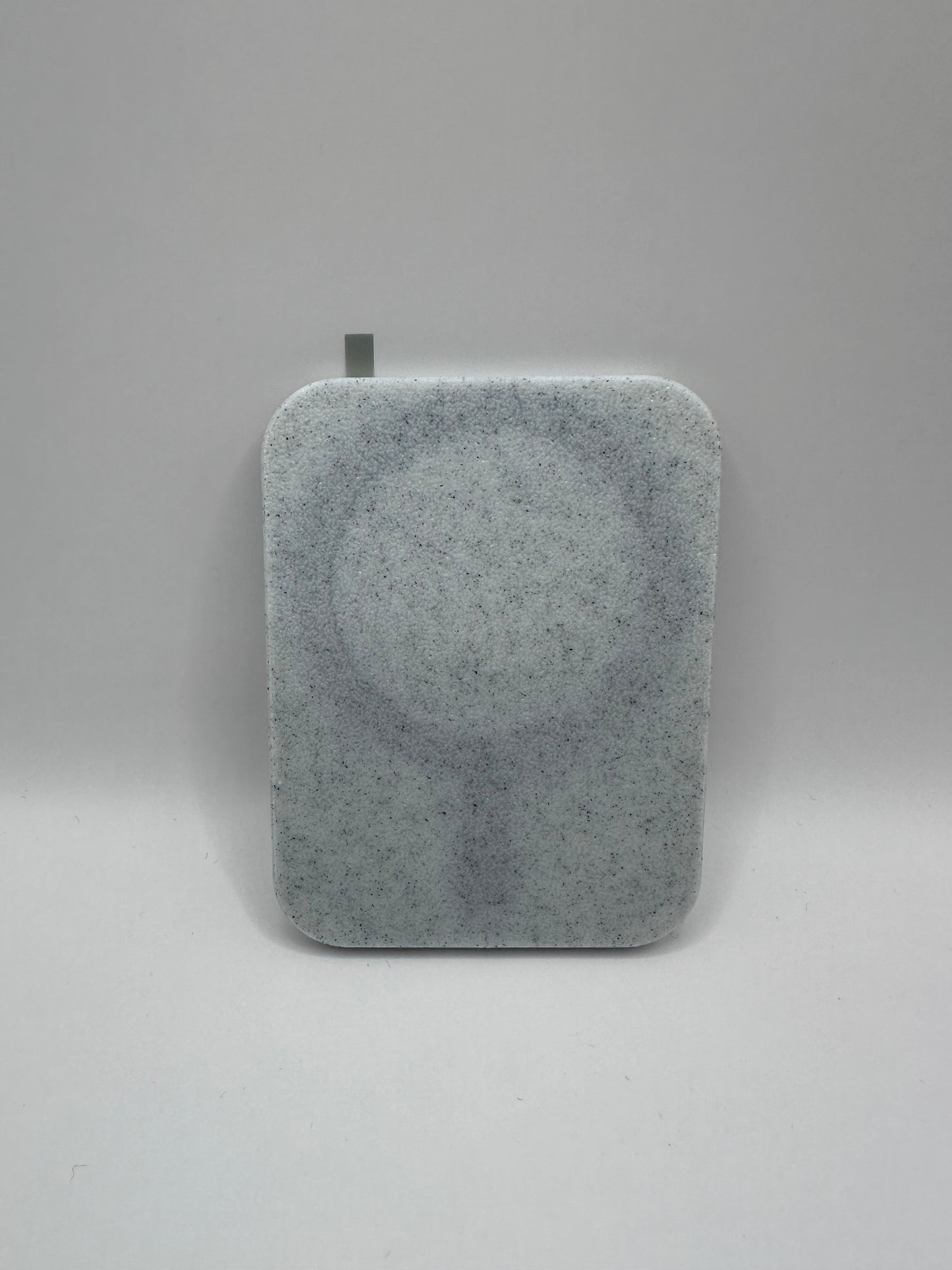 SelfieMirror Magsafe für iPhone: Einfach magnetisch - perfekte Selfies mit deiner Rückkamera machen, dank konvexer Form alles im Blick!